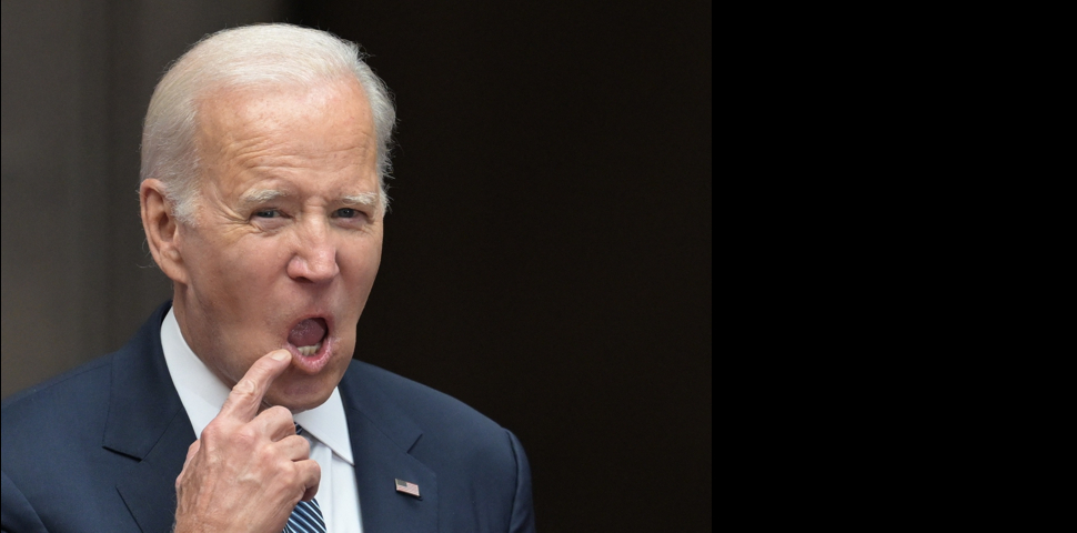 Joe Biden se olvida de su nombre y le pregunta a Kamala Harris quién es él